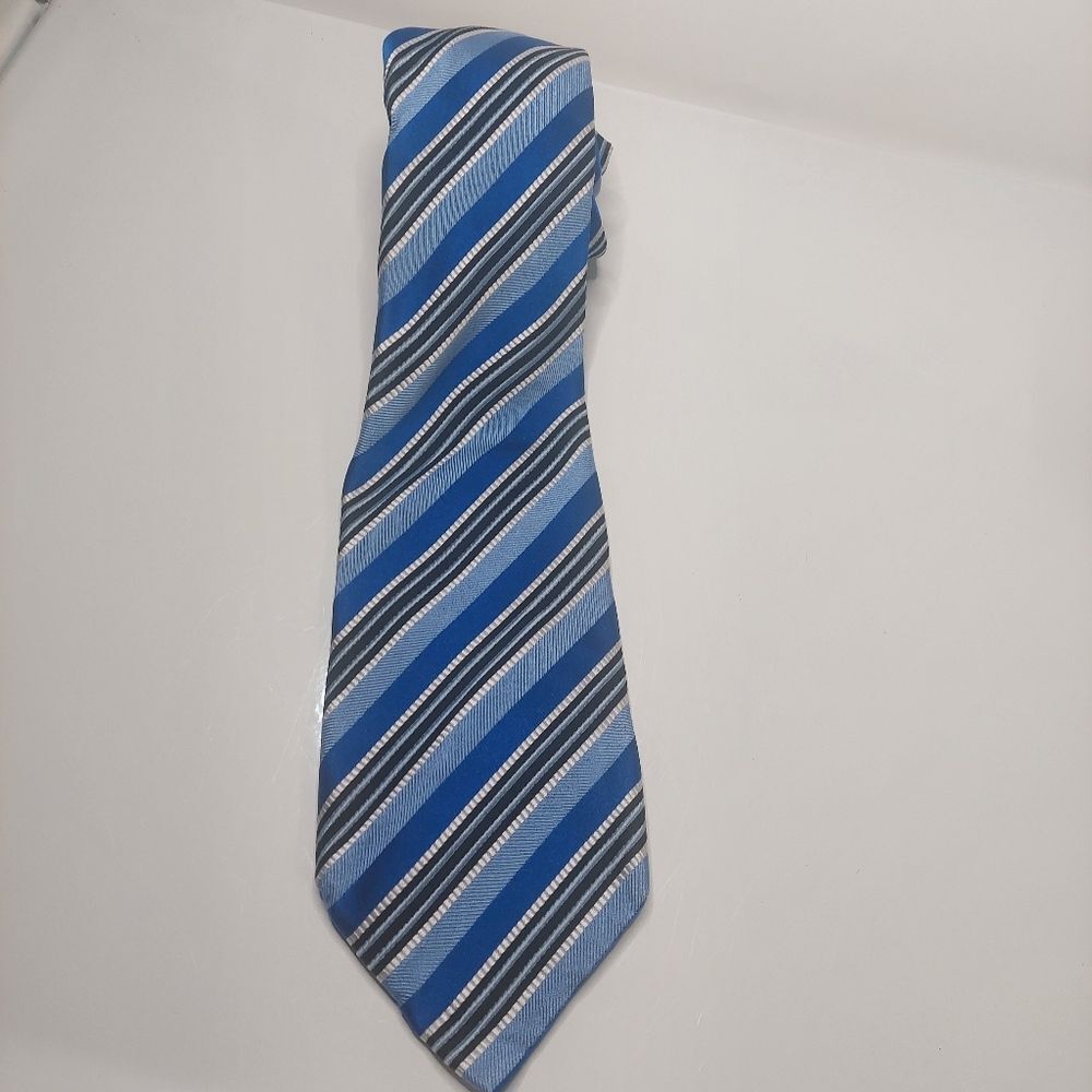 Elegant Blue Striped Men's Tie